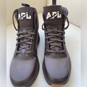 APL
Techloom Defender Sneakers
Chocolate w/ Gum Soles
Womens Size US 9 Men’s US7